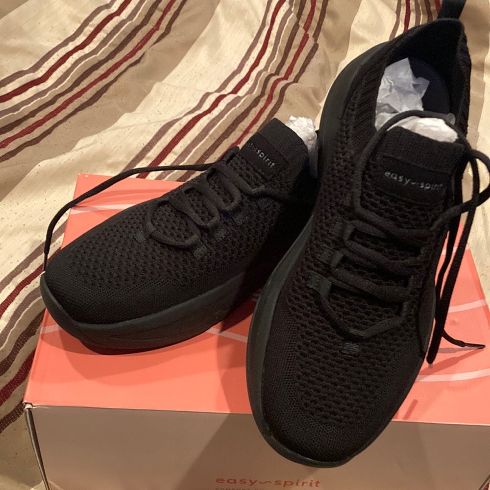 Easy spirit comfort sneakers ( wide )